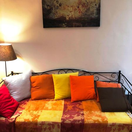 Lejlighed i Exarcheia på 80 m². Soveværelser: 3. Private badeværelser: 1. Athen Eksteriør billede