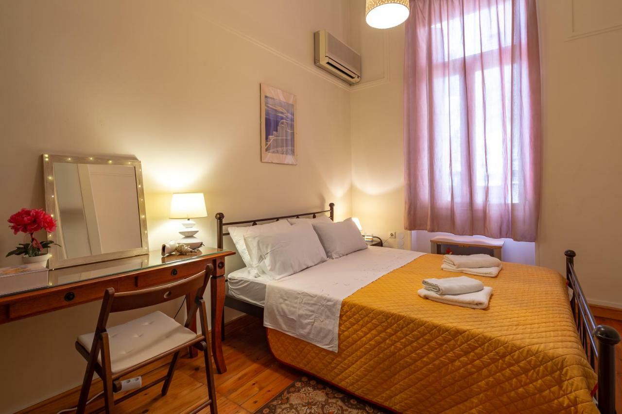 Lejlighed i Exarcheia på 80 m². Soveværelser: 3. Private badeværelser: 1. Athen Eksteriør billede