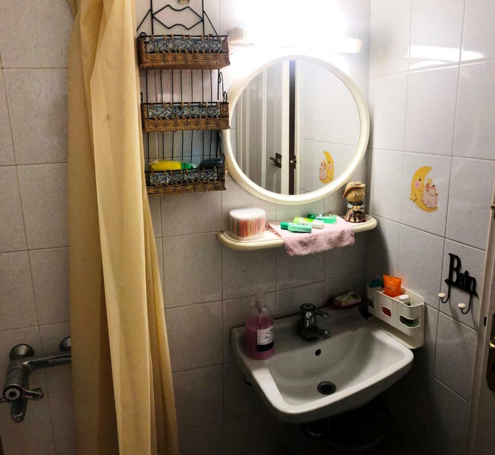 Lejlighed i Exarcheia på 80 m². Soveværelser: 3. Private badeværelser: 1. Athen Eksteriør billede
